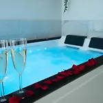 L'émeraude - Cocon Amoureux Balnéo,clim,balcon Appartement *