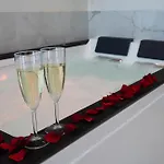 L'émeraude - Cocon Amoureux Balnéo,clim,balcon Appartement