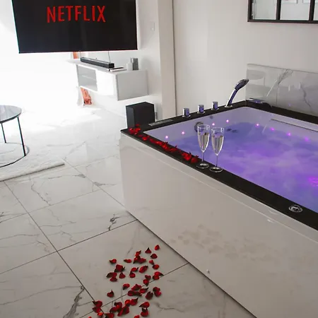 アパート L'emeraude - Cocon Amoureux Balneo,clim,balcon シャマリエール