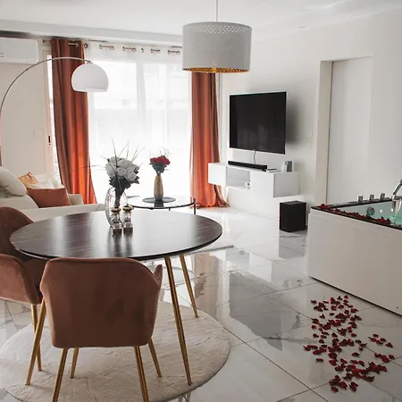 Apartament L'emeraude - Cocon Amoureux Balneo,clim,balcon *